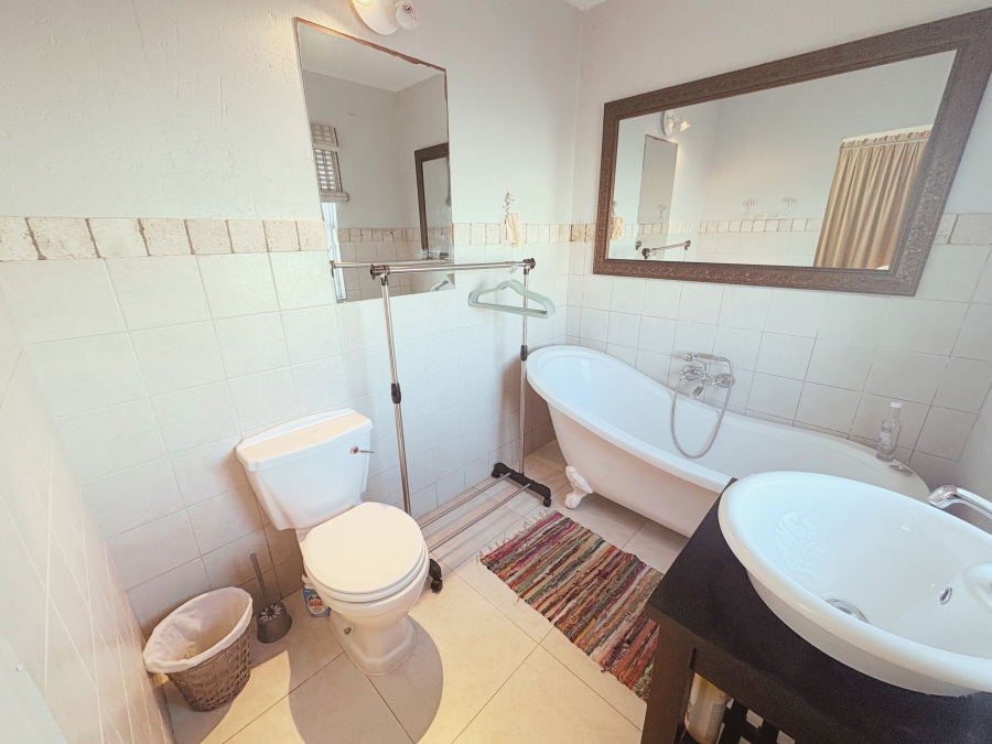 4 Bedroom Property for Sale in Yzerfontein Western Cape